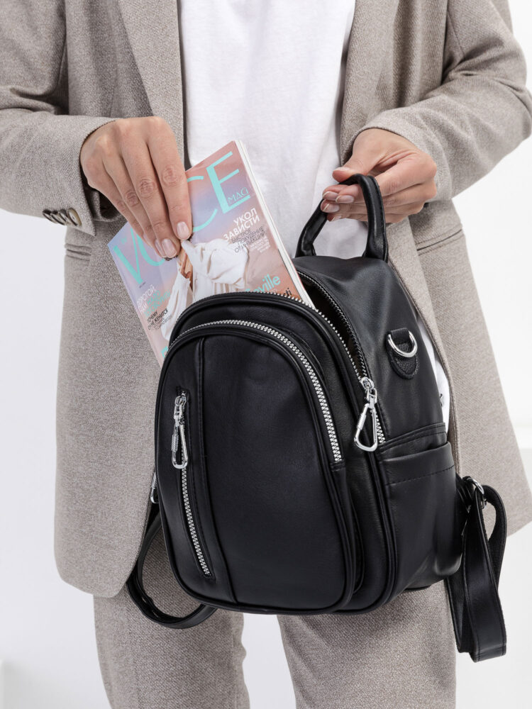 Съемка сумок и рюкзаков с моделью в AF Studio