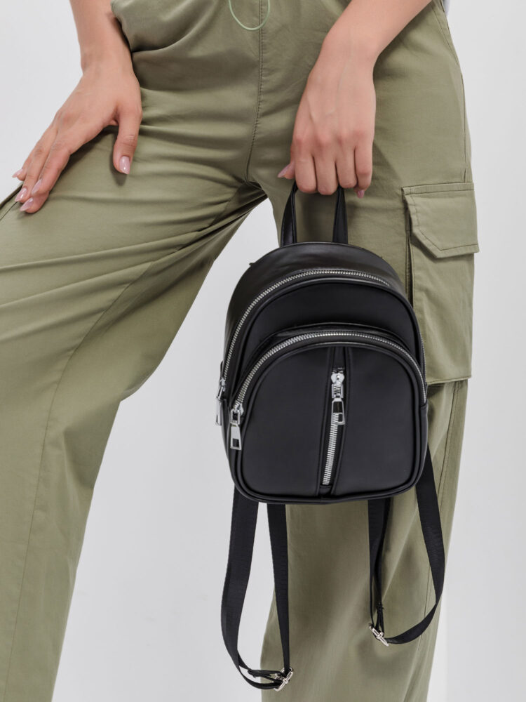 Съемка сумок и рюкзаков с моделью в AF Studio