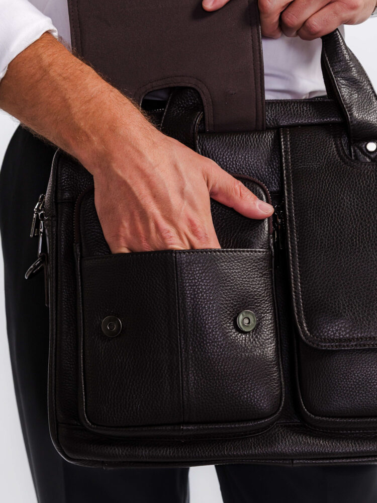 Съемка сумок и рюкзаков с моделью в AF Studio