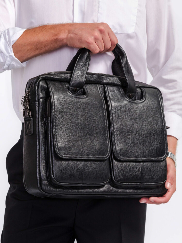 Съемка сумок и рюкзаков с моделью в AF Studio