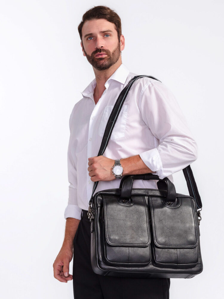 Съемка сумок и рюкзаков с моделью в AF Studio