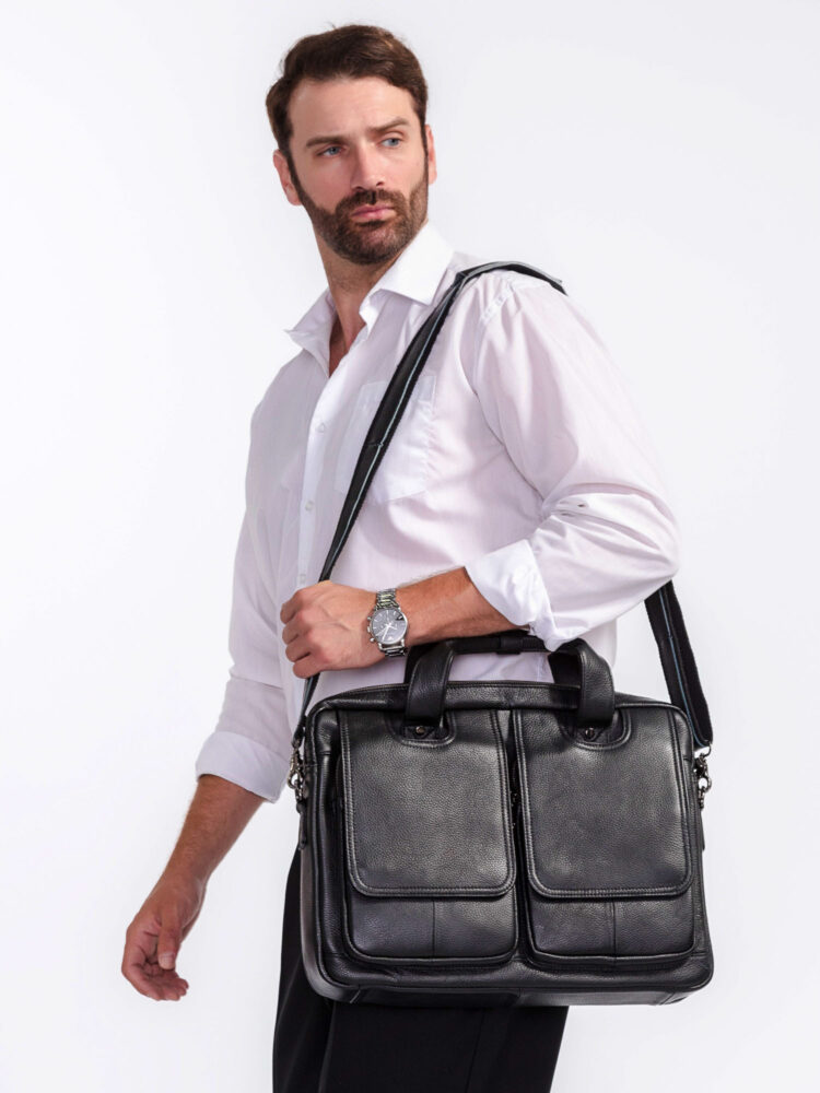 Съемка сумок и рюкзаков с моделью в AF Studio