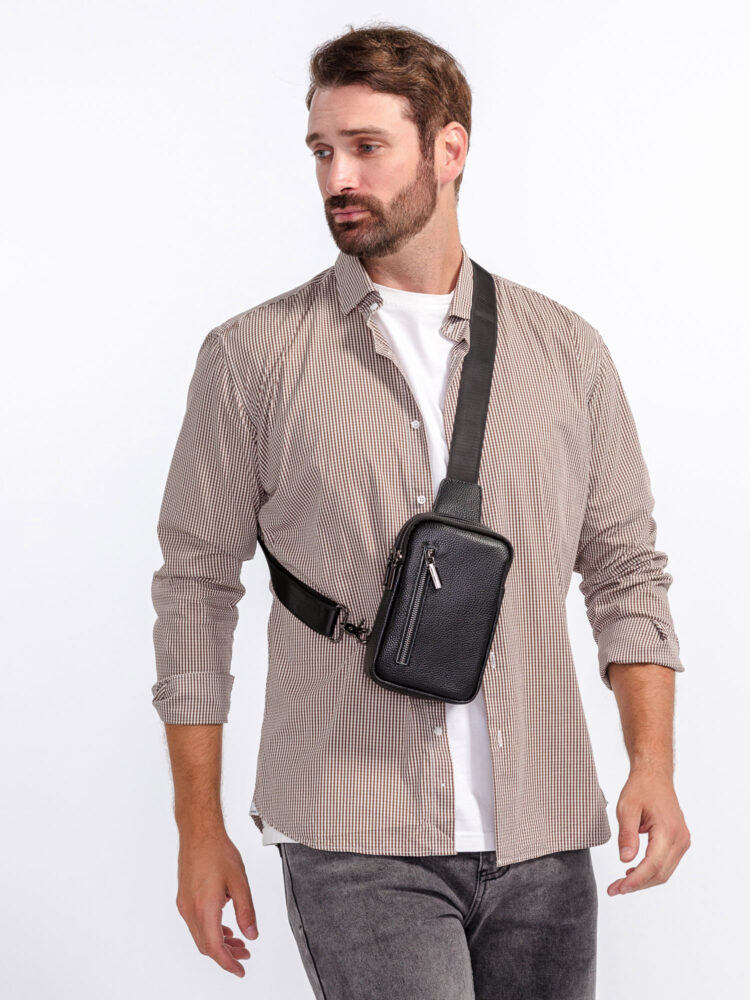 Съемка сумок и рюкзаков с моделью в AF Studio