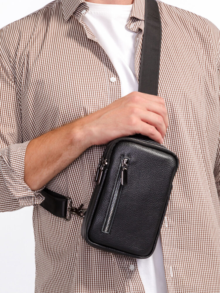 Съемка сумок и рюкзаков с моделью в AF Studio