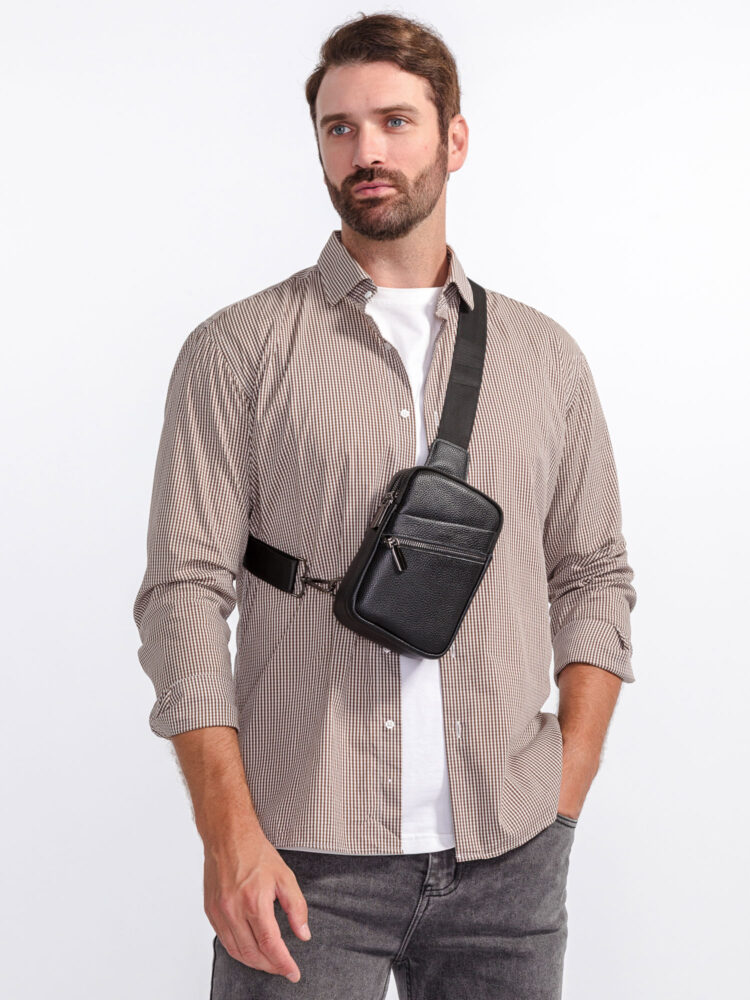 Съемка сумок и рюкзаков с моделью в AF Studio