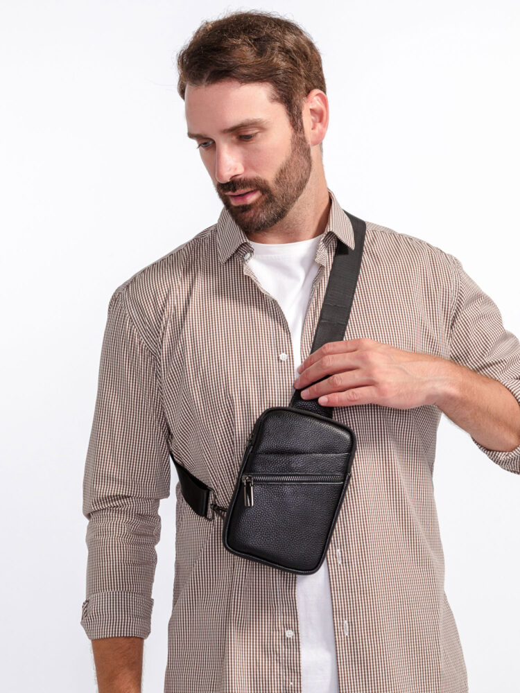 Съемка сумок и рюкзаков с моделью в AF Studio