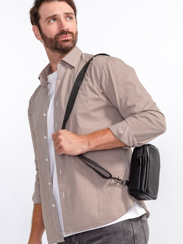 Съемка сумок и рюкзаков с моделью в AF Studio