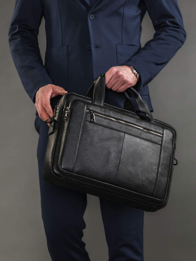 Съемка сумок и рюкзаков с моделью в AF Studio