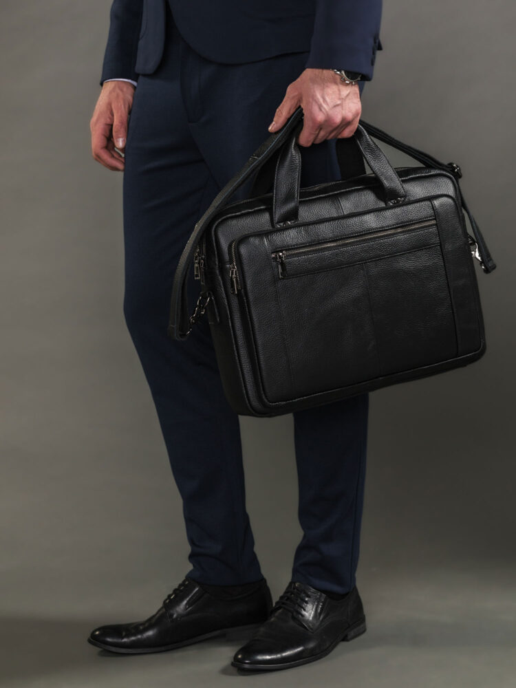 Съемка сумок и рюкзаков с моделью в AF Studio