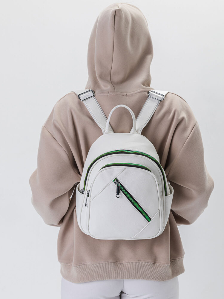 Съемка сумок и рюкзаков с моделью в AF Studio