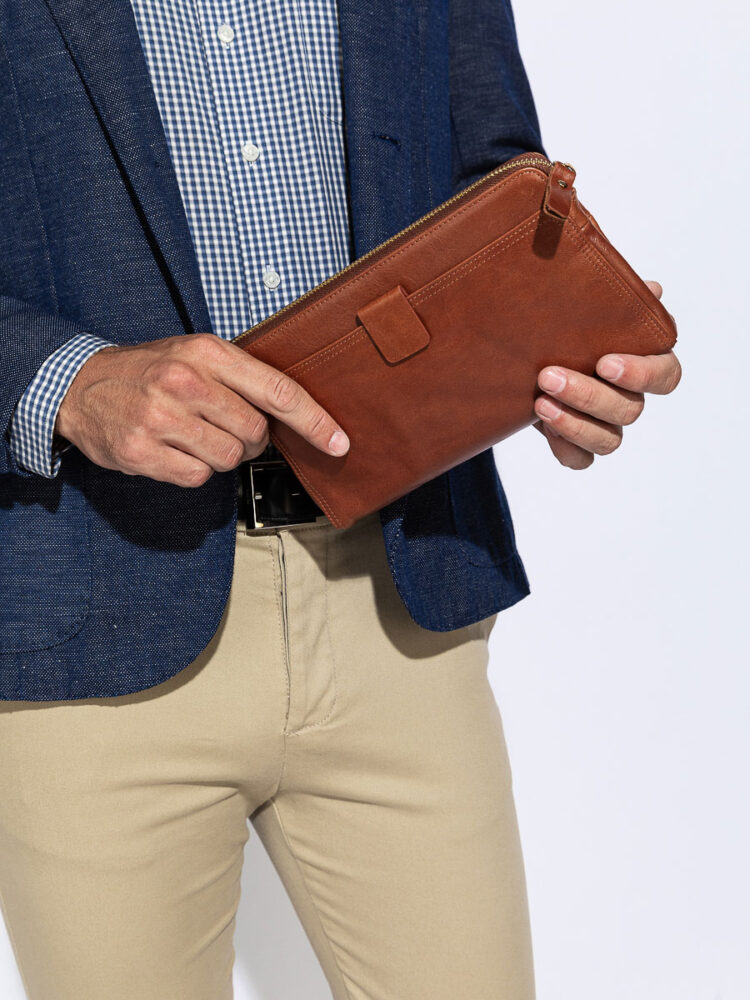 Съемка сумок и рюкзаков с моделью в AF Studio