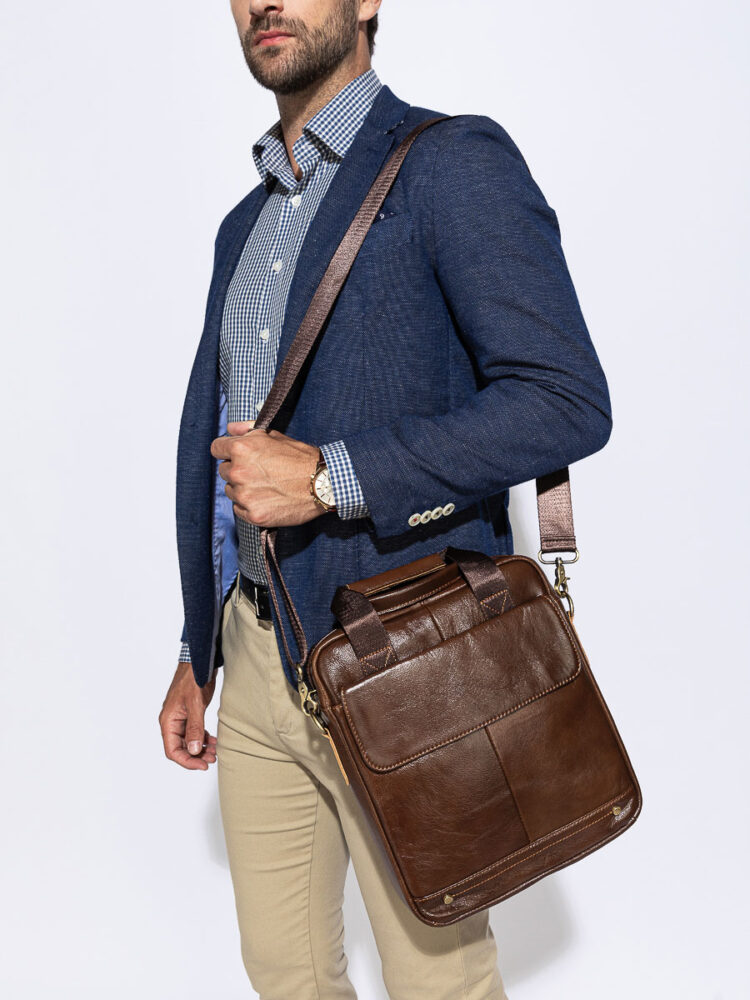 Съемка сумок и рюкзаков с моделью в AF Studio