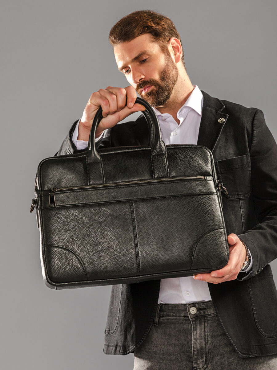 Съемка сумок и рюкзаков с моделью в AF Studio