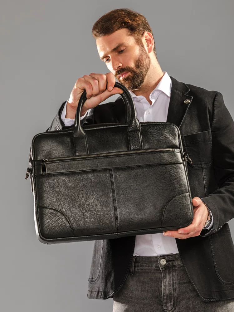 Съемка сумок и рюкзаков с моделью в AF Studio